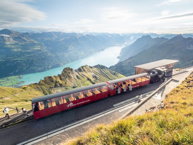 Swiss-Tours_Brienz-Rothornbahn-See-640×480